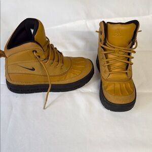 Nike ACG Mustard Boots with Black Soles